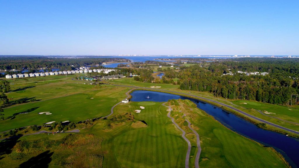 Vie wof the golf course and its surrounding from top